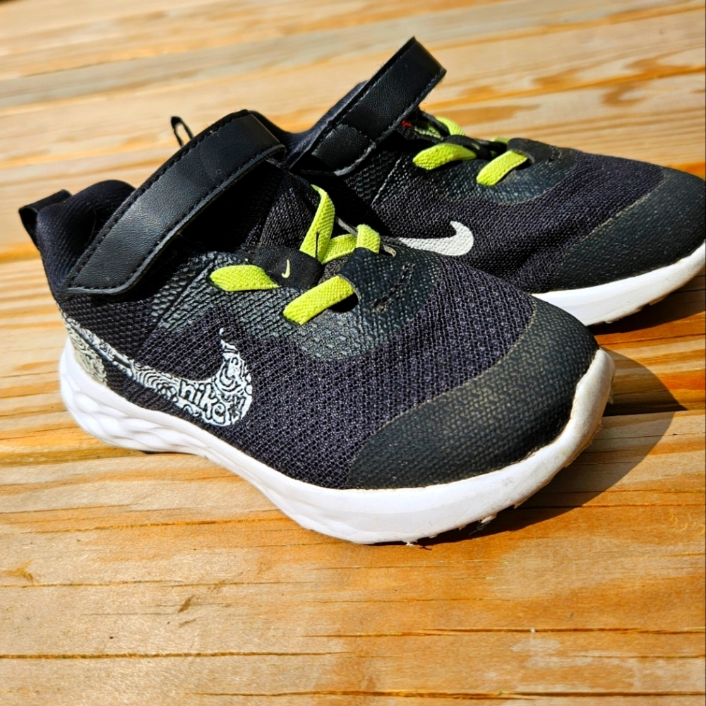 Nike Revolution 6